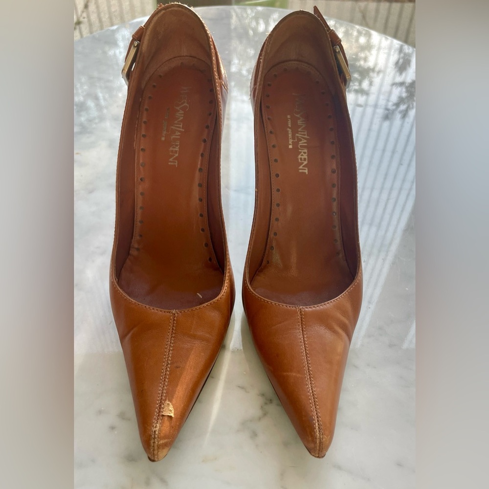 Yves Saint Laurent leather pointed toe pumps, buckle accent, needs heel taps, 37 - Picture 6 of 15